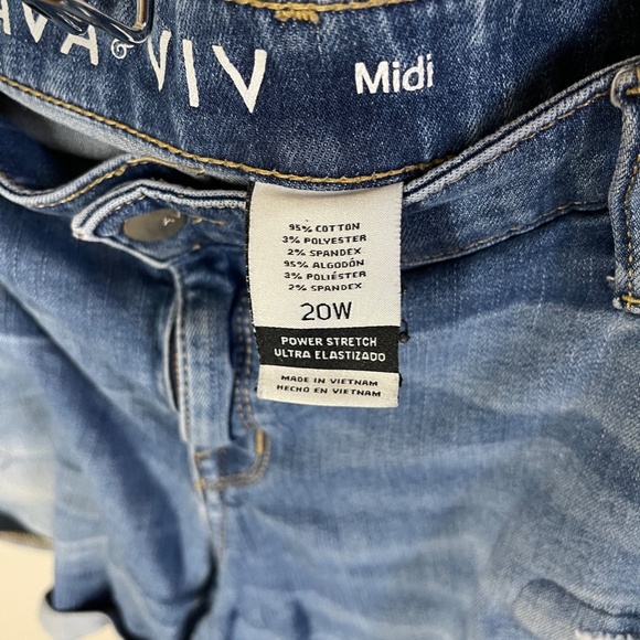 Distressed denim jean shorts 20W - Ava & Viv - Picture 3 of 6